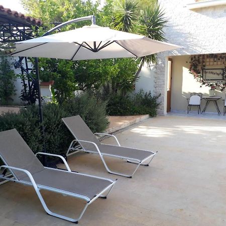Villa Corina Near The Airport Kouvarás Екстериор снимка