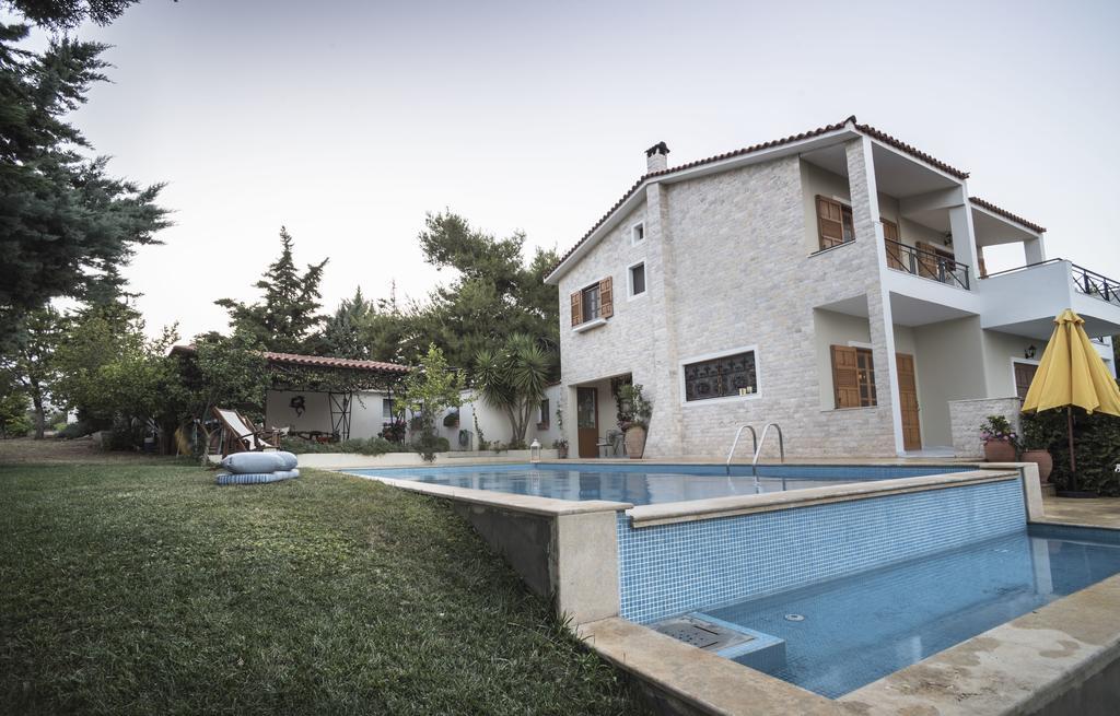 Villa Corina Near The Airport Kouvarás Екстериор снимка