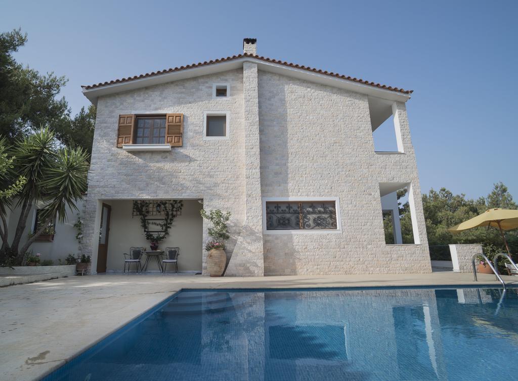 Villa Corina Near The Airport Kouvarás Екстериор снимка