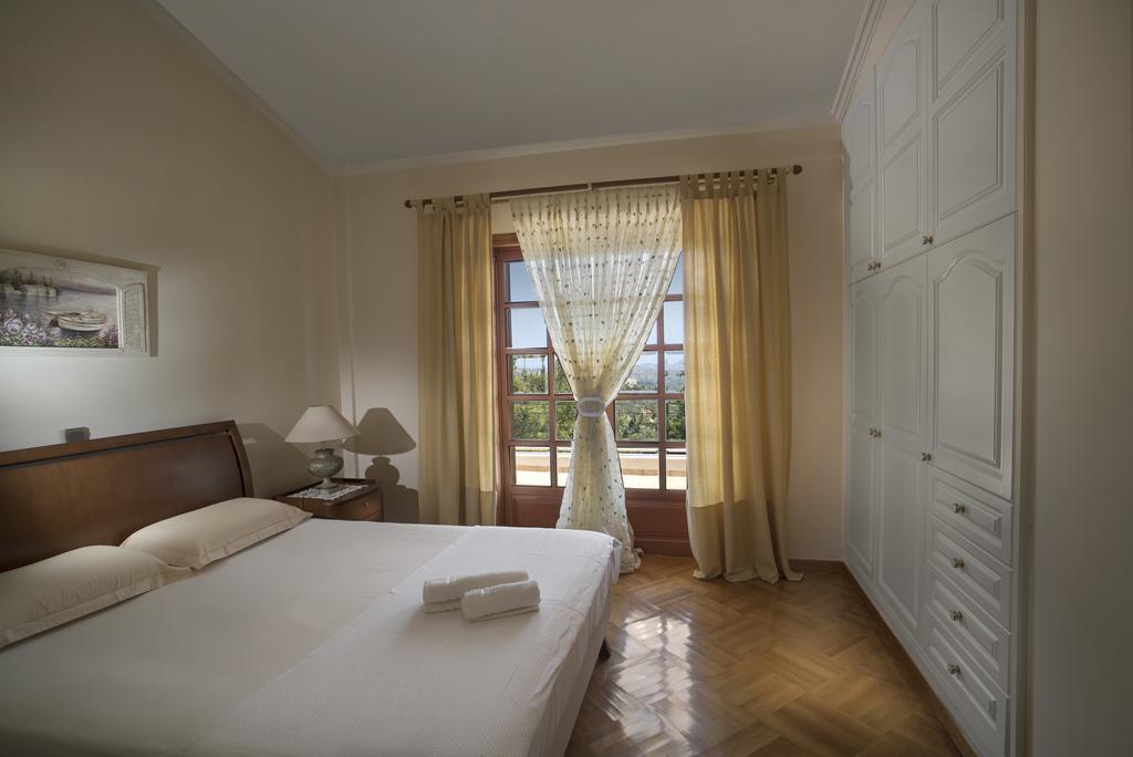 Villa Corina Near The Airport Kouvarás Екстериор снимка