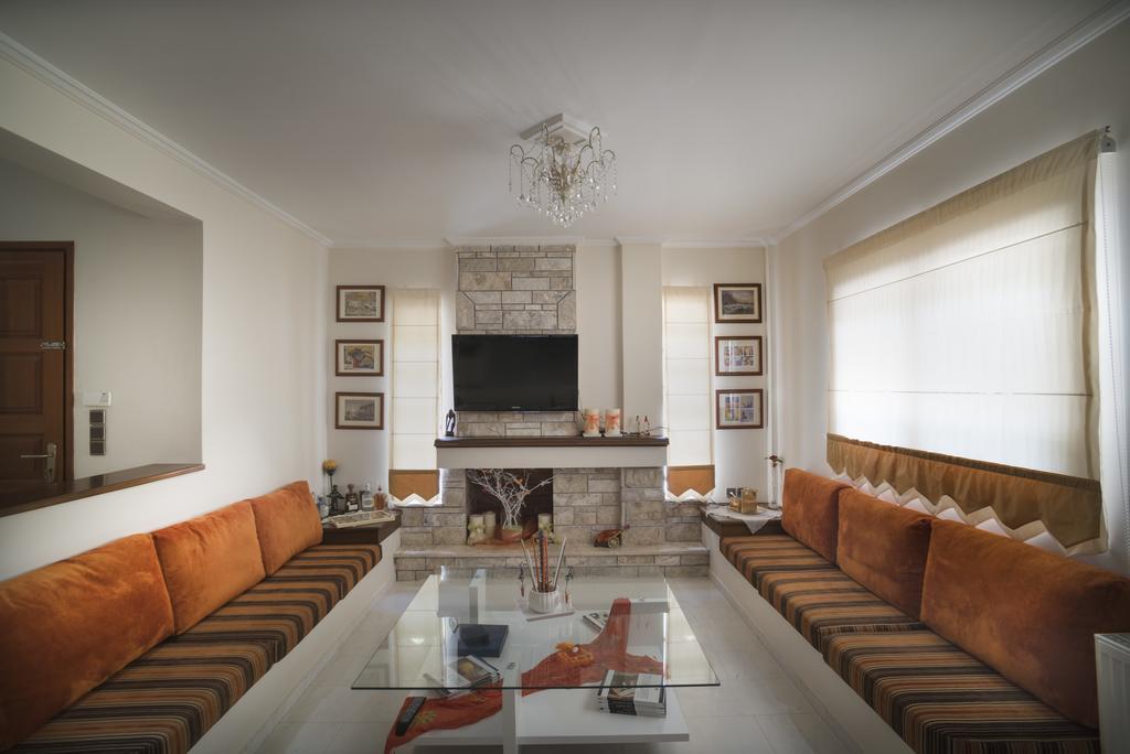 Villa Corina Near The Airport Kouvarás Екстериор снимка