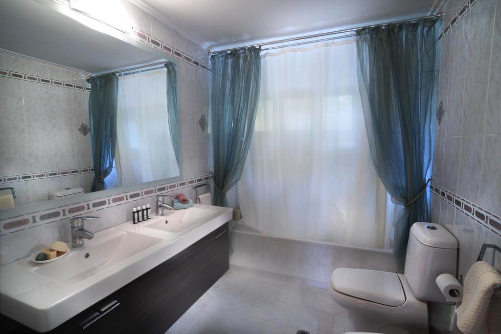 Villa Corina Near The Airport Kouvarás Екстериор снимка