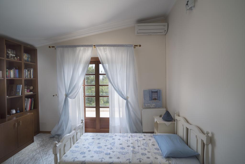 Villa Corina Near The Airport Kouvarás Екстериор снимка